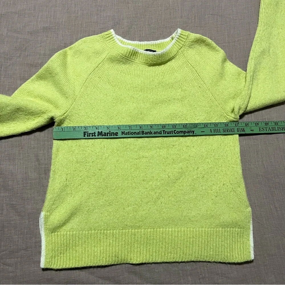 Talbots Bright Green Wool Crew Neck Sweater Trim accents Size Petite Small